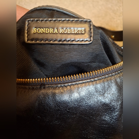 Sondra Roberts Black Leather Buckle Bag - Picture 5 of 5